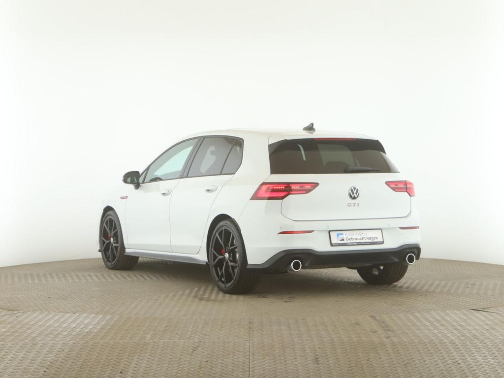 Volkswagen Golf 2024 г. Белый, пробег 25274 км