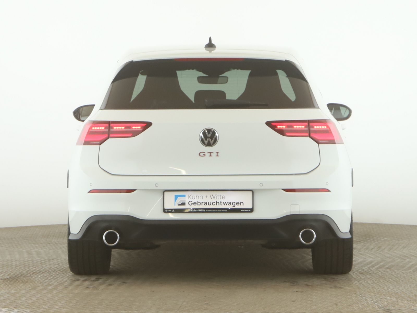 Volkswagen Golf 2024 г. Белый, пробег 25274 км