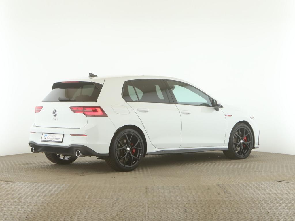 Volkswagen Golf 2024 г. Белый, пробег 25274 км