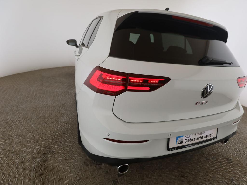 Volkswagen Golf 2024 г. Белый, пробег 25274 км