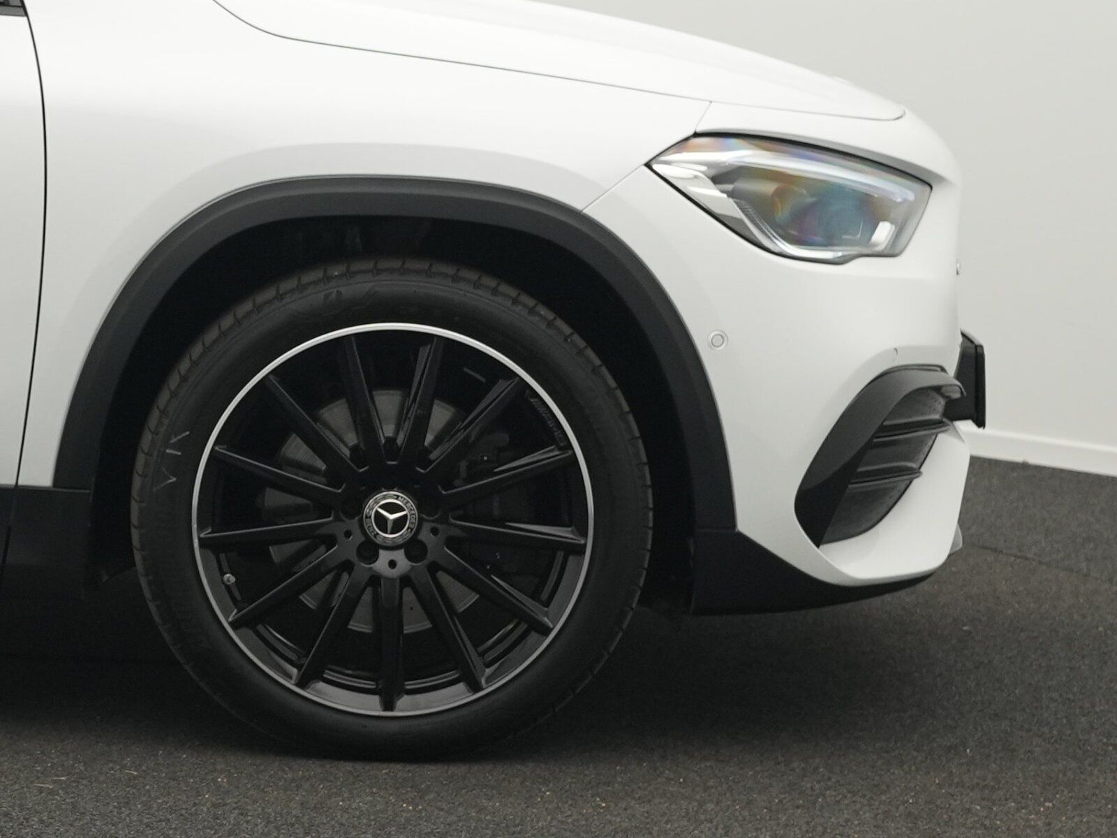 Mercedes-Benz GLA 250 2022 г. Белый, пробег 46319 км