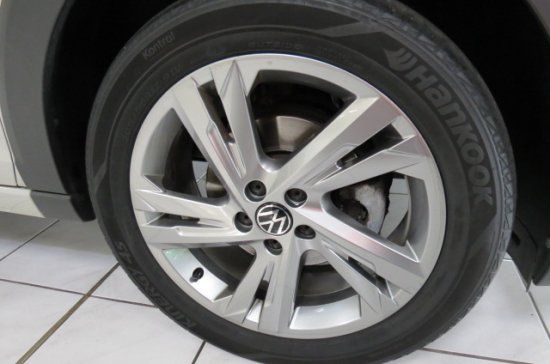 Volkswagen Taigo 2022 г. Серый, пробег 46850 км