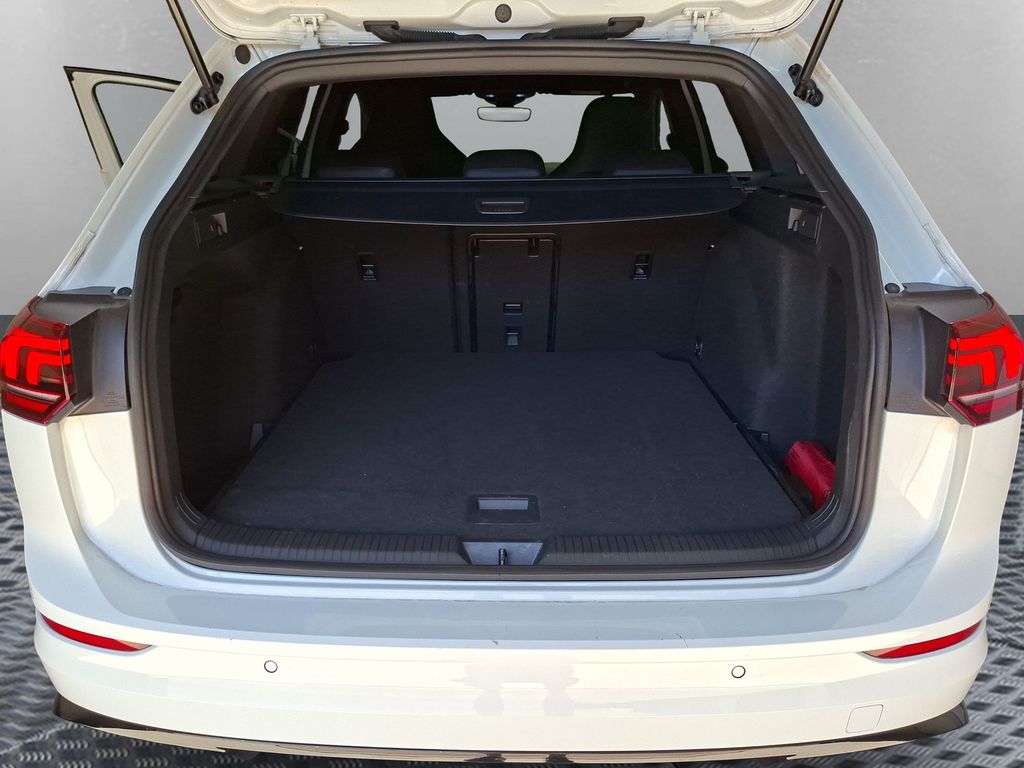 Volkswagen Golf 2025 г. Белый, пробег 29000 км