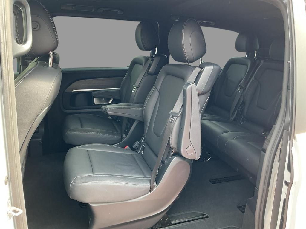 Mercedes-Benz V 300 2024 г. Белый, пробег 38877 км