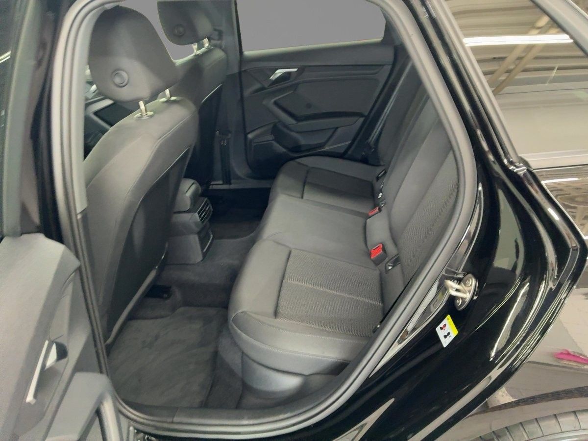 Audi A3 2023 г. Чёрный, пробег 31676 км