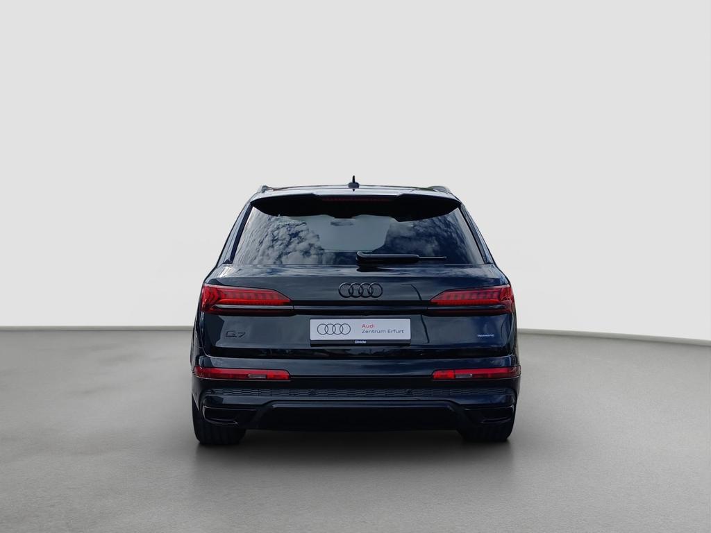 Audi Q7 2024 г. Чёрный, пробег 49400 км