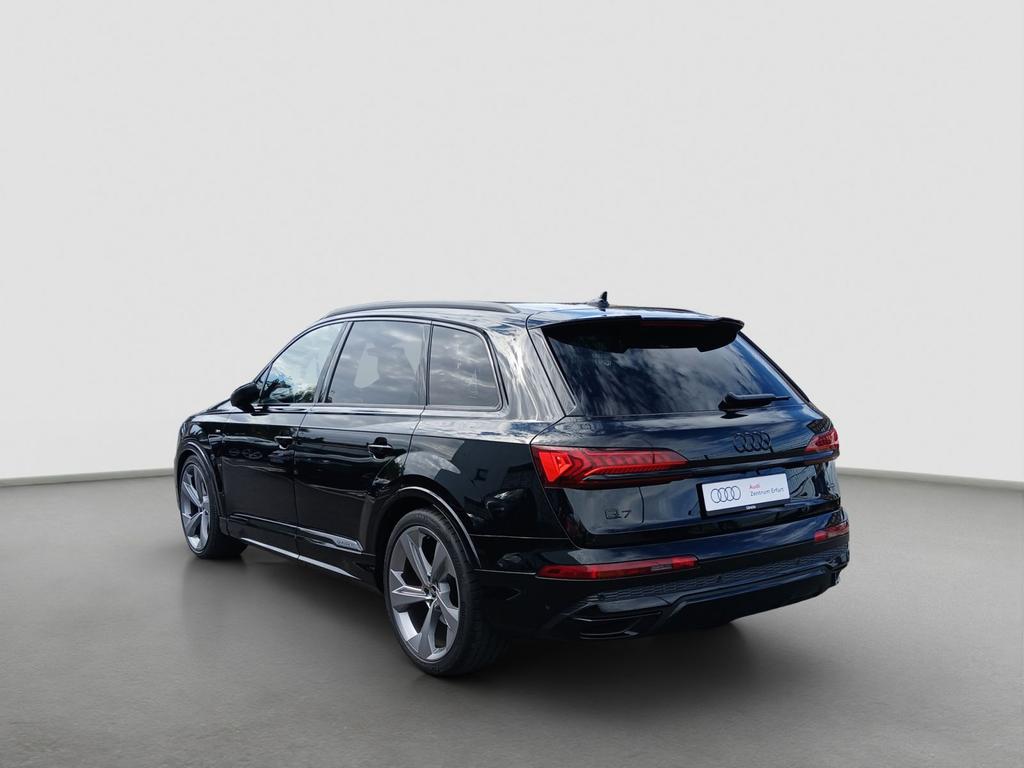 Audi Q7 2024 г. Чёрный, пробег 49400 км