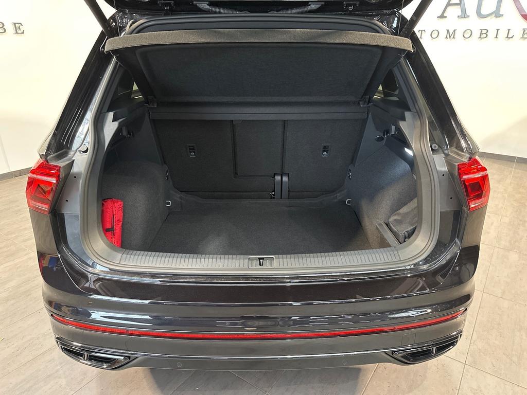 Volkswagen Tiguan 2023 г. Чёрный, пробег 14750 км