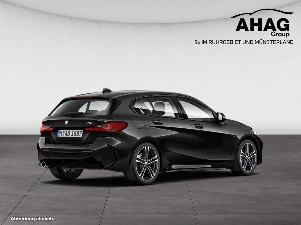 BMW 118 2023 г. Чёрный, пробег 50483 км