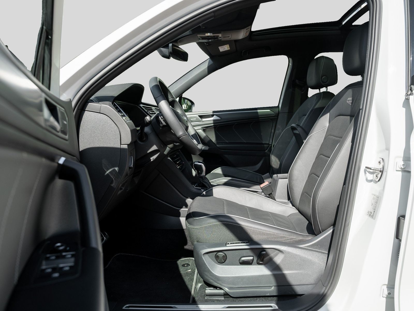 Volkswagen TIGUAN ALLSPACE 2022 г. Белый, пробег 19650 км