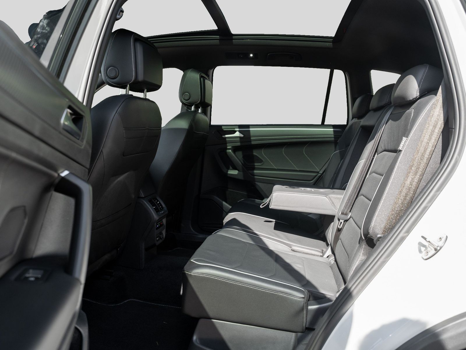 Volkswagen TIGUAN ALLSPACE 2022 г. Белый, пробег 19650 км