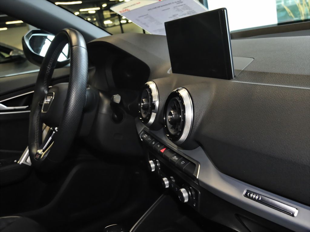Audi Q2 2022 г. Чёрный, пробег 40000 км