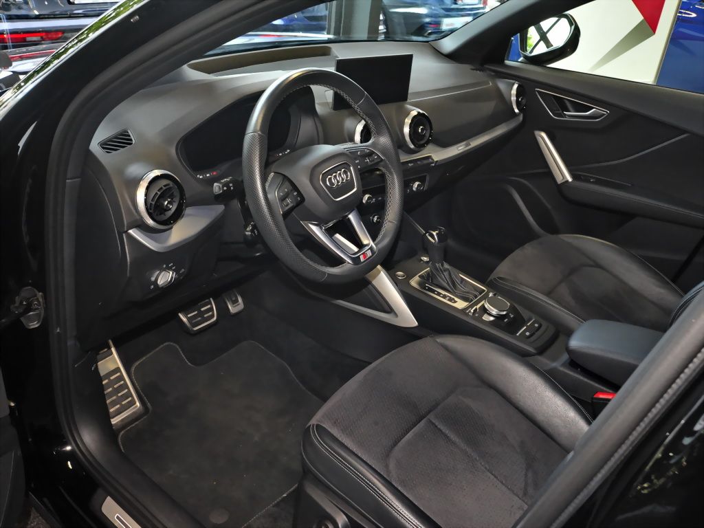 Audi Q2 2022 г. Чёрный, пробег 40000 км