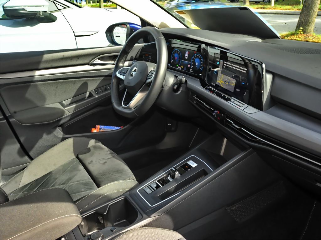 Volkswagen Golf 2022 г. Синий, пробег 39850 км