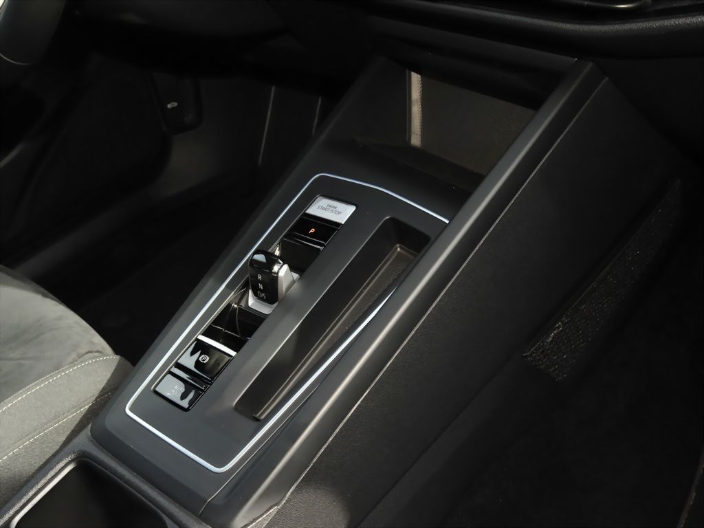 Volkswagen Golf 2022 г. Синий, пробег 39850 км