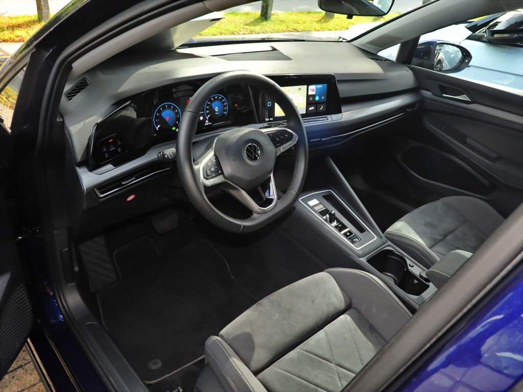 Volkswagen Golf 2022 г. Синий, пробег 39850 км