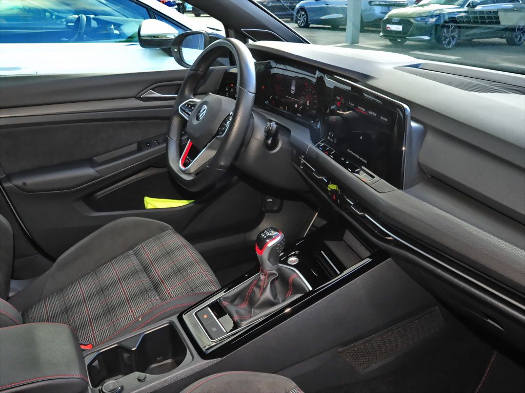 Volkswagen Golf 2022 г. Серый, пробег 29500 км