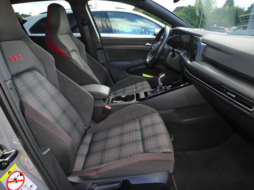Volkswagen Golf 2022 г. Серый, пробег 29500 км