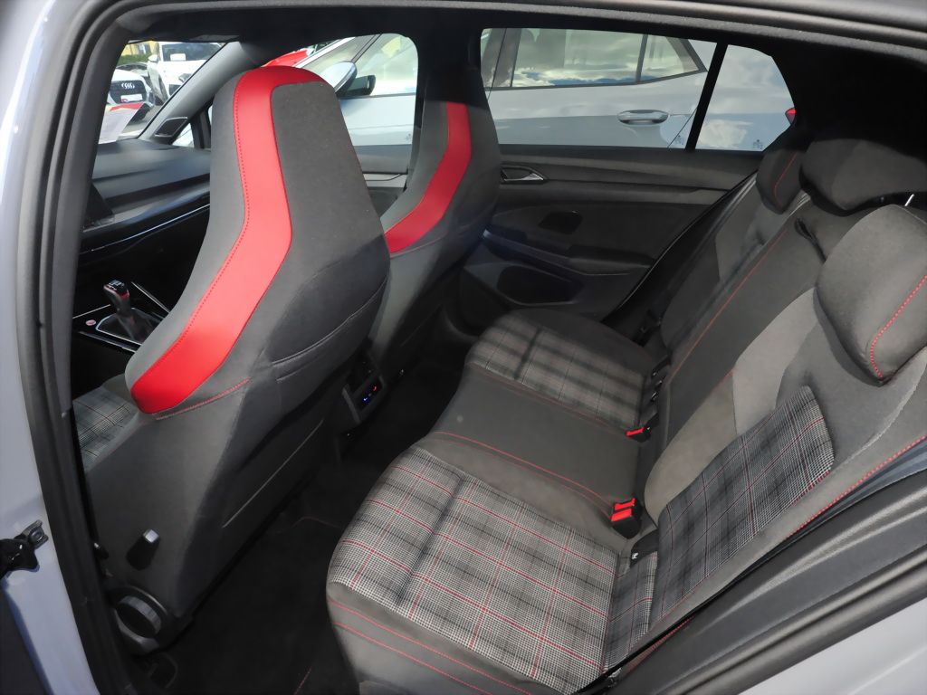 Volkswagen Golf 2022 г. Серый, пробег 29500 км