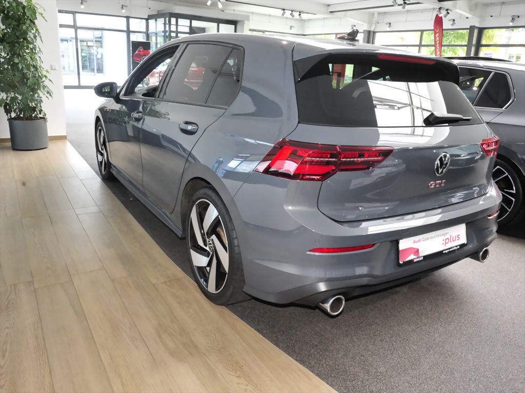 Volkswagen Golf 2023 г. Серый, пробег 35150 км
