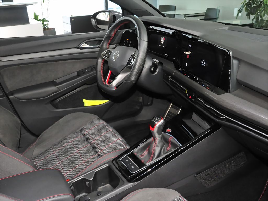 Volkswagen Golf 2023 г. Серый, пробег 35150 км