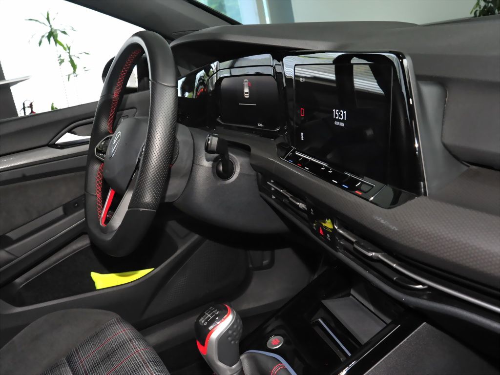 Volkswagen Golf 2023 г. Серый, пробег 35150 км