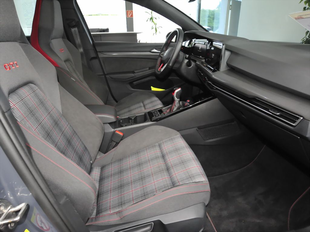 Volkswagen Golf 2023 г. Серый, пробег 35150 км