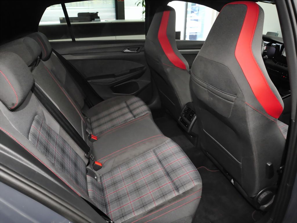 Volkswagen Golf 2023 г. Серый, пробег 35150 км