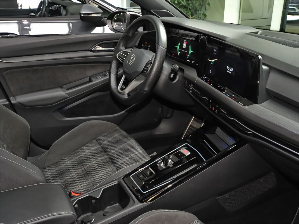 Volkswagen Golf 2023 г. Серый, пробег 49850 км