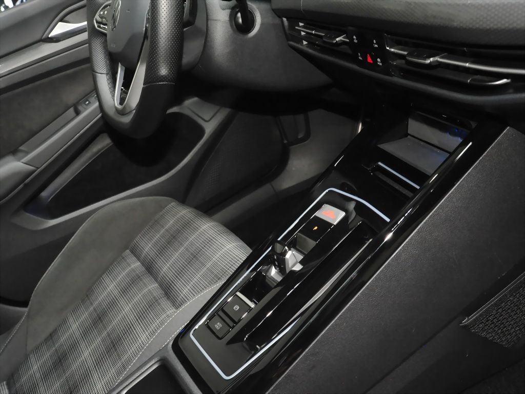 Volkswagen Golf 2023 г. Серый, пробег 49850 км