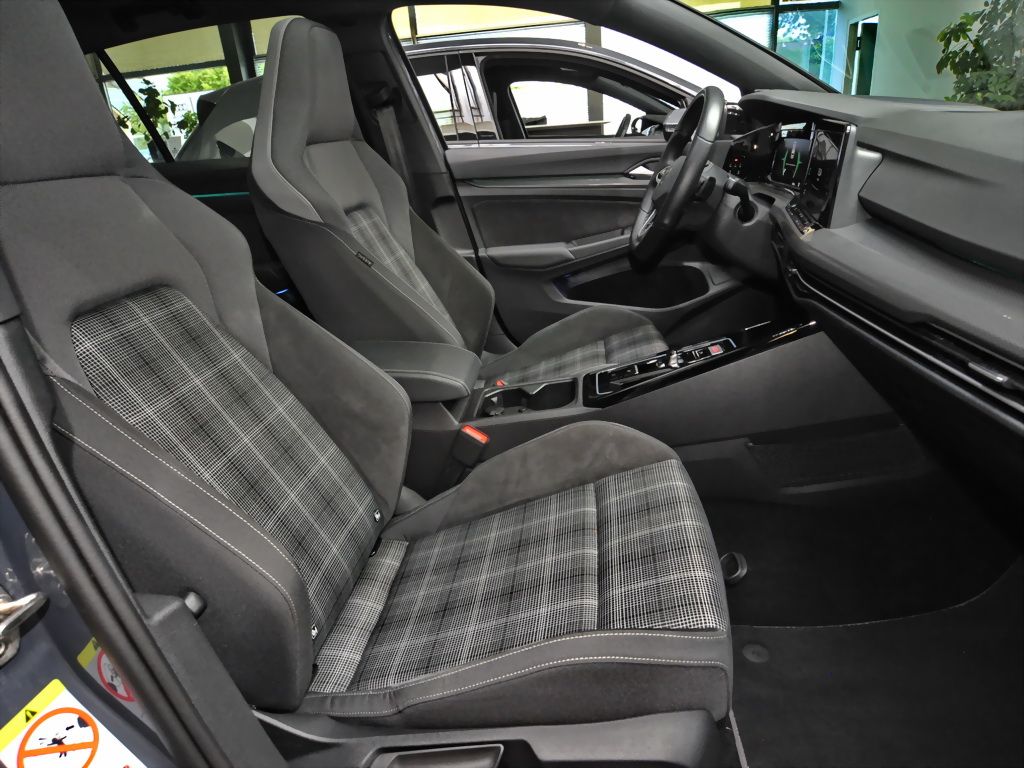 Volkswagen Golf 2023 г. Серый, пробег 49850 км