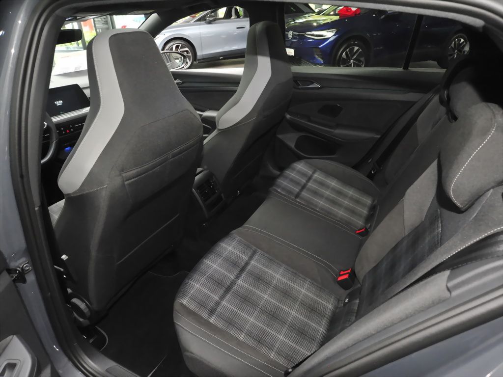Volkswagen Golf 2023 г. Серый, пробег 49850 км