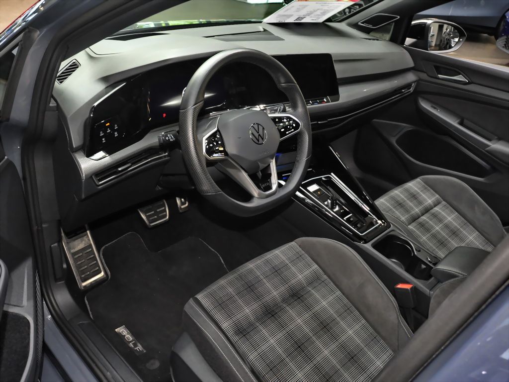 Volkswagen Golf 2023 г. Серый, пробег 49850 км