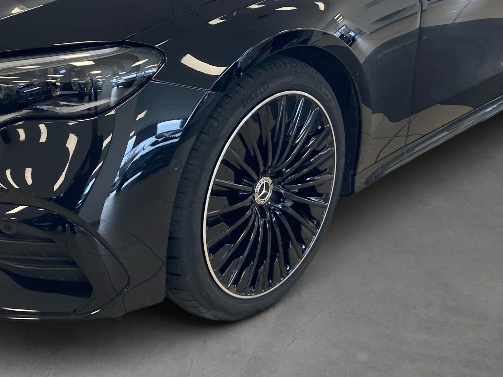 Mercedes-Benz E 450 2025 г. Чёрный, пробег 13108 км