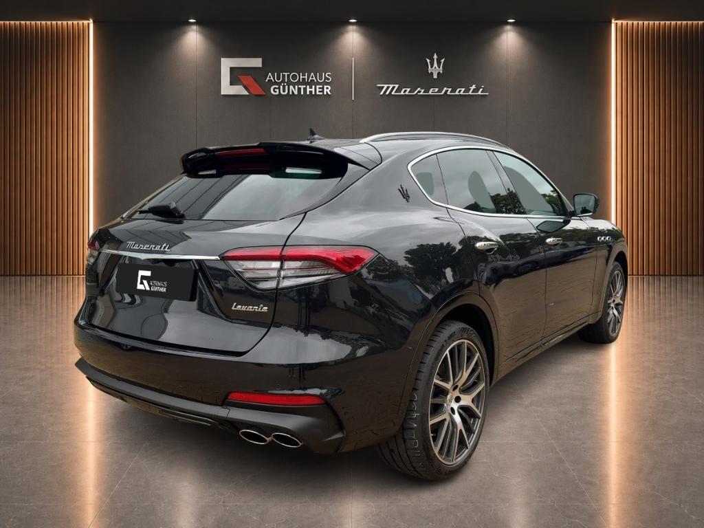 Maserati Levante 2022 г. Чёрный, пробег 44044 км