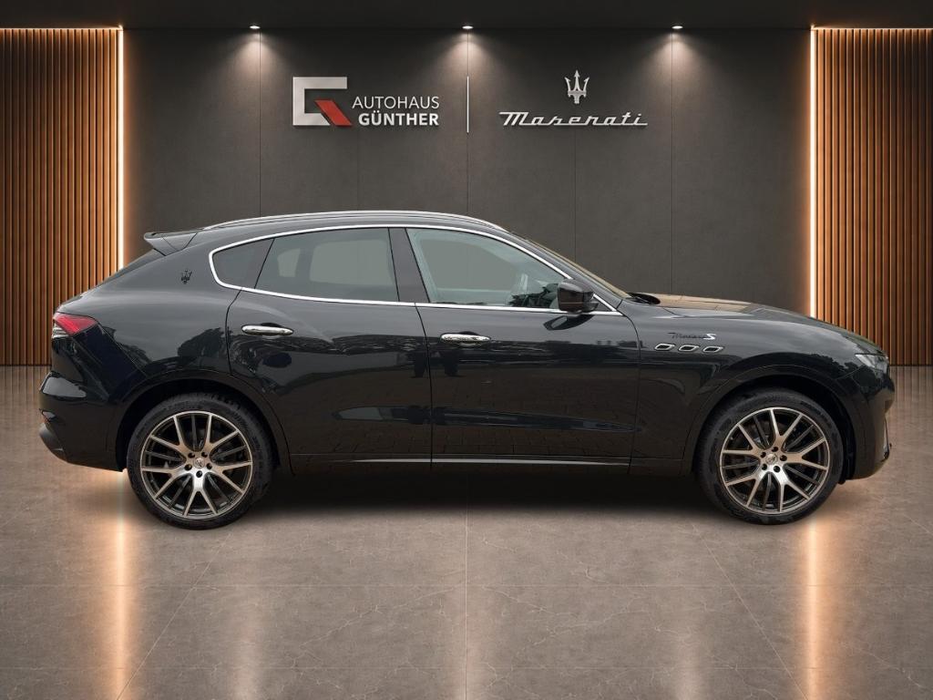 Maserati Levante 2022 г. Чёрный, пробег 44044 км