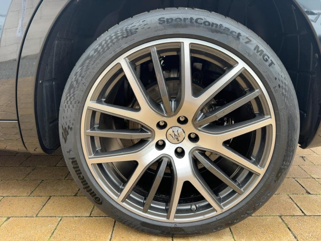 Maserati Levante 2022 г. Чёрный, пробег 44044 км