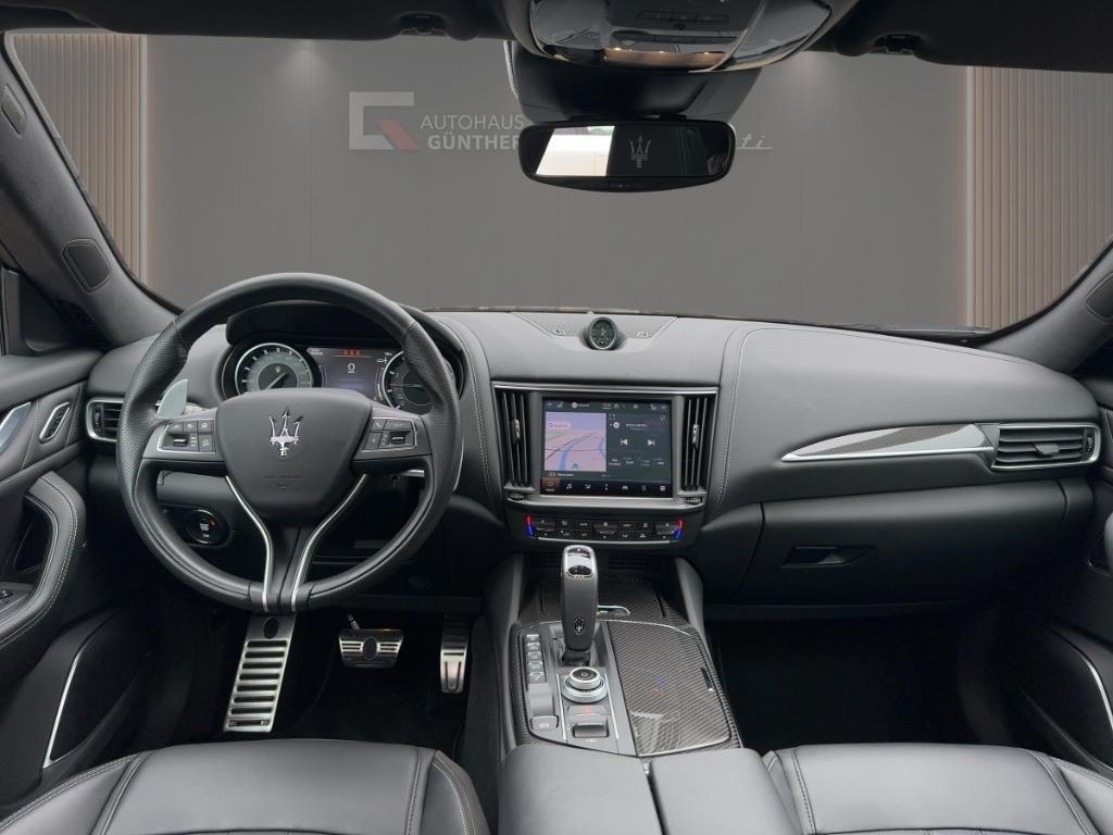 Maserati Levante 2022 г. Чёрный, пробег 44044 км
