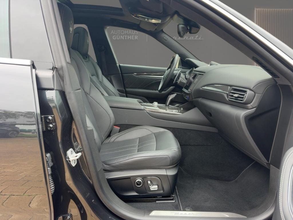 Maserati Levante 2022 г. Чёрный, пробег 44044 км