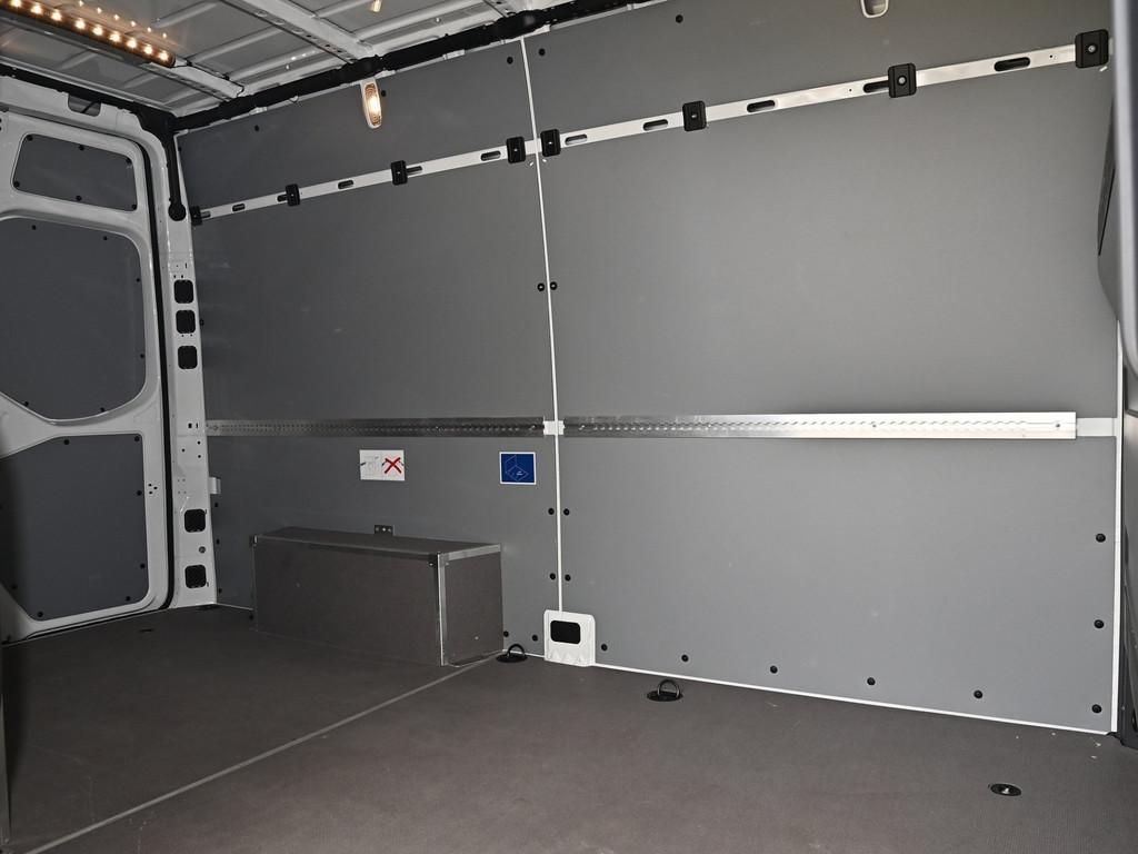 Mercedes-Benz SPRINTER 2025 г. Белый, пробег 13704 км