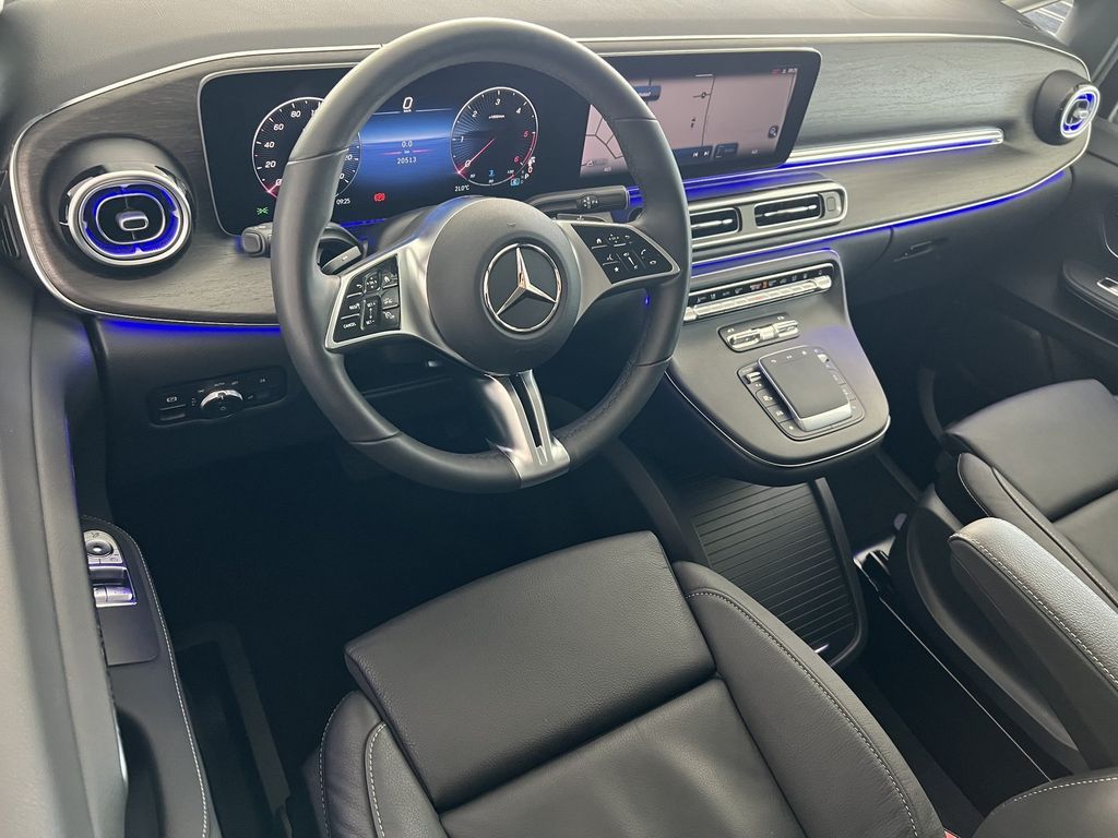 Mercedes-Benz V 300 2025 г. Чёрный, пробег 19985 км