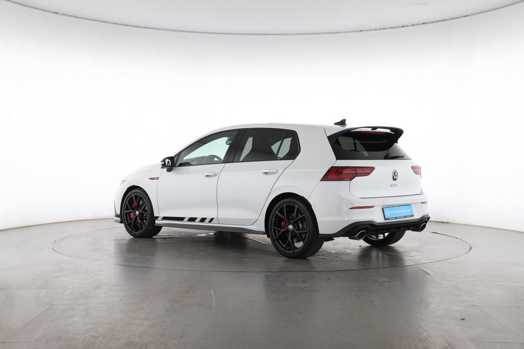 Volkswagen Golf 2023 г. Белый, пробег 51648 км