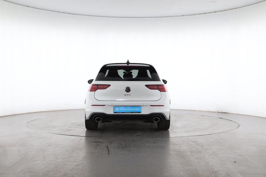 Volkswagen Golf 2023 г. Белый, пробег 51648 км