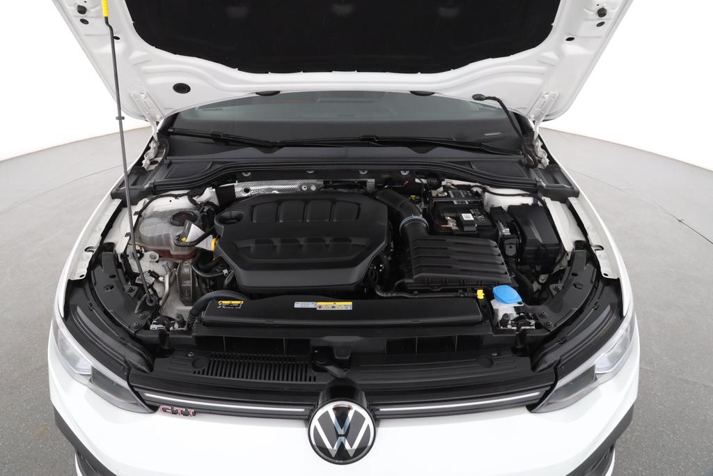 Volkswagen Golf 2023 г. Белый, пробег 51648 км