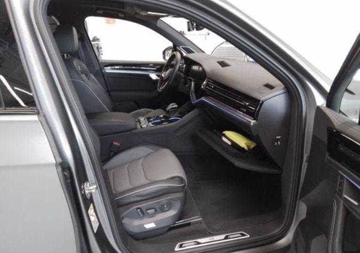 Volkswagen Touareg 2026 г. Синий, пробег 19976 км