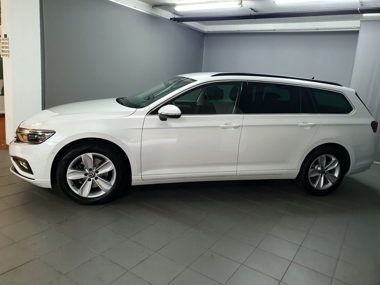 Volkswagen PASSAT VARIANT 2022 г. Белый, пробег 54170 км