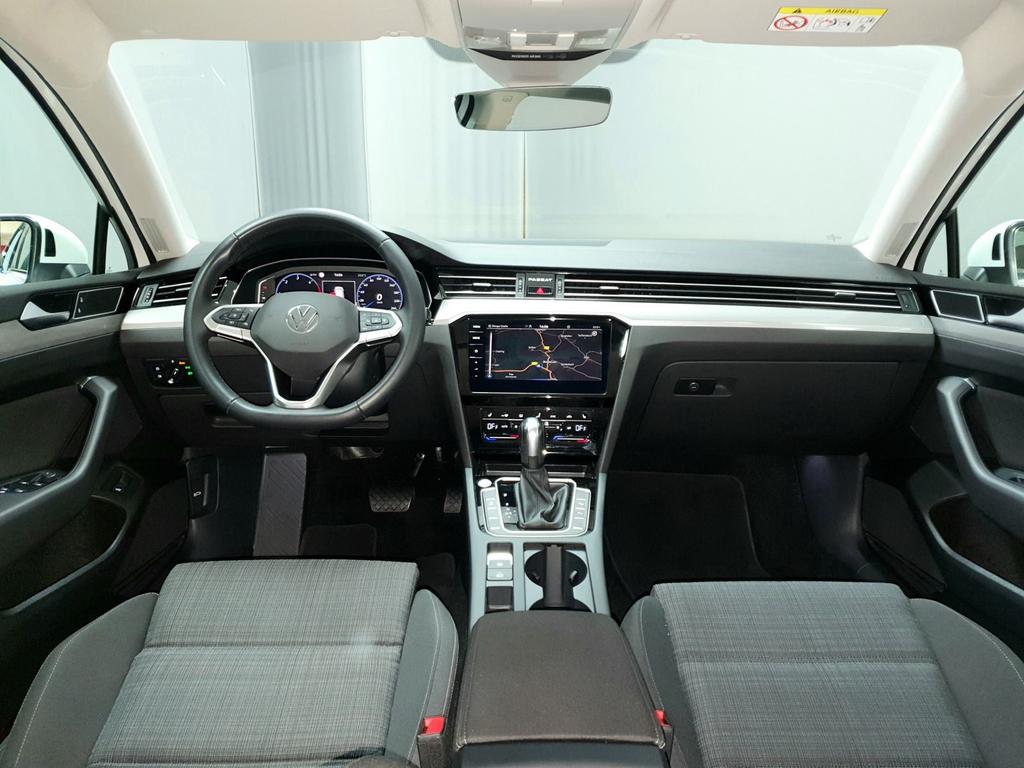 Volkswagen PASSAT VARIANT 2022 г. Белый, пробег 54170 км