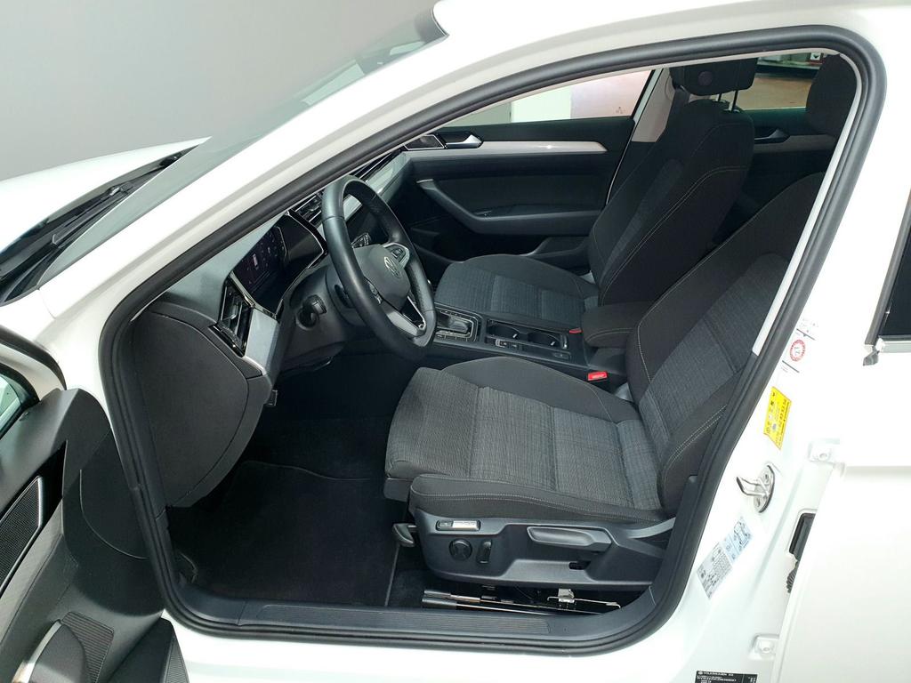Volkswagen PASSAT VARIANT 2022 г. Белый, пробег 54170 км