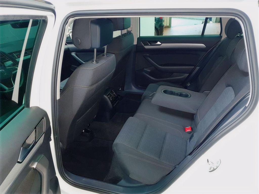 Volkswagen PASSAT VARIANT 2022 г. Белый, пробег 54170 км