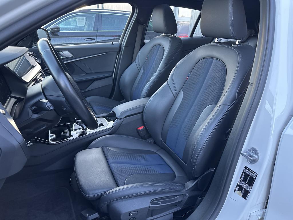 BMW 120 2022 г. Белый, пробег 49750 км